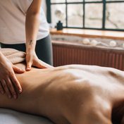 Masaje de relajación en la espalda